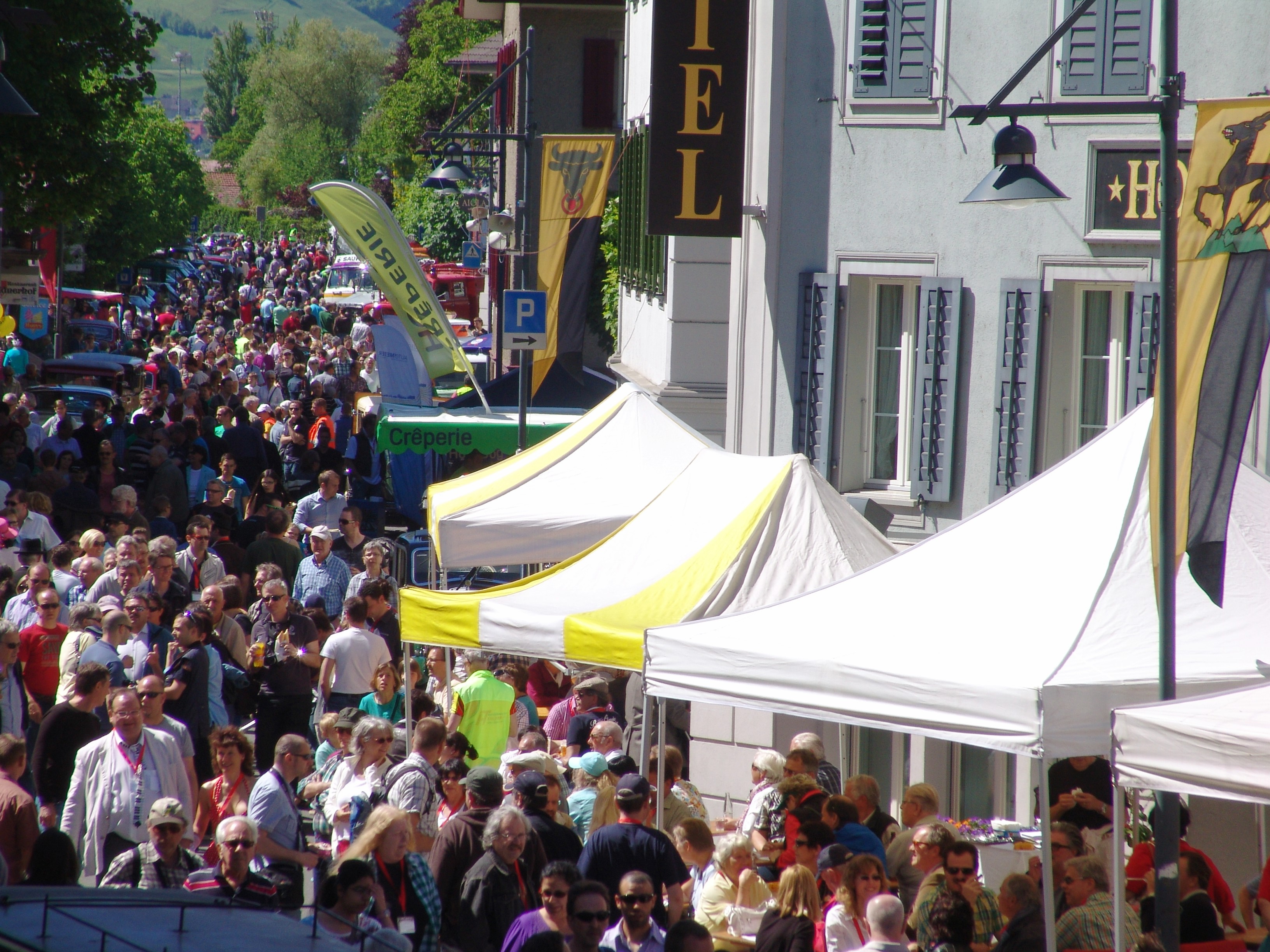 Sarnen-viel-Volk